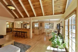 Wonderful Cabin with Hot-tub and Barbecue in Black Butte Ranch, California - - 4