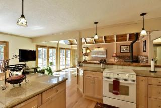 Wonderful Cabin with Hot-tub and Barbecue in Black Butte Ranch, California - - 2