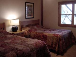 Relaxing Lakeside Cabin Ideal For Family Vacations in Eldon, Missouri - Eldon - 3