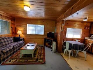 Beautiful Riverfront Cabin with Barbecue in Castella, California - Dunsmuir - 8
