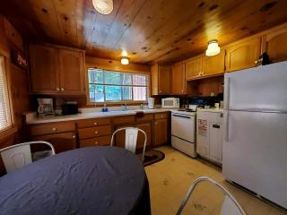 Beautiful Riverfront Cabin with Barbecue in Castella, California - Dunsmuir - 6