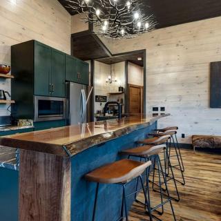 Enormous Cabin Luxury Interior and Game Room in Cherry Log, Georgia - 4