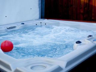 Spacious Vacation Rental for Groups or Events with Sauna and Hot Tub in Athol, Idaho - Athol - 0