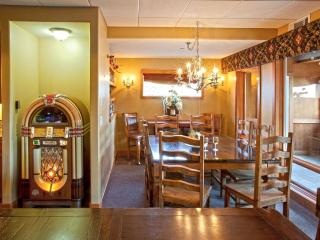 Spacious Vacation Rental for Groups or Events with Sauna and Hot Tub in Athol, Idaho - Athol - 4