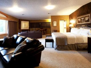 Spacious Vacation Rental for Groups or Events with Sauna and Hot Tub in Athol, Idaho - Athol - 1