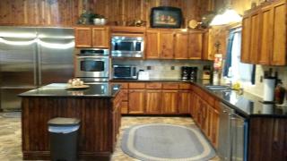 Secluded Lodge with a Private Pond and a Hot Tub near Bastrop, Texas - McDade - 3