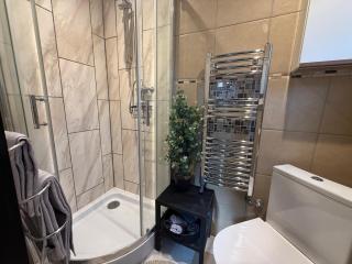 Studio C - Newly renovated private 1 bed studio near Trent Bridge Cricket Ground and National Water Sports Centre - 1