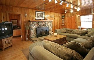 Spacious Riverfront Cabin Rental Perfect for Large Groups near Sonora, California - Strawberry - 8