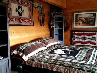 Spacious, Inviting Log Cabin Encircled by Wildlife in Utah - Alton - 6