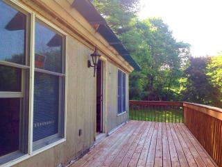 Secluded Cabin Rental with a Wraparound Deck near Franklin Creek State Park, Illinois - Dixon - 0