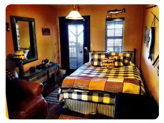 Grand Rustic Cabin Rental with Private Hot Tub near Escondido, California - Julian - 5