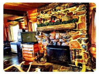 Grand Rustic Cabin Rental with Private Hot Tub near Escondido, California - Julian - 3