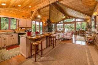 Stay in this cozy cabin rental in Piseco Lake, New York! - - 9
