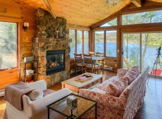 Stay in this cozy cabin rental in Piseco Lake, New York! - - 4
