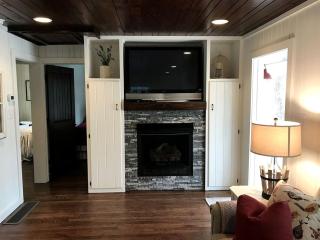 Lovely Cabin Rental with Spacious Backyard in Cashiers, North Carolina - Cashiers - 9
