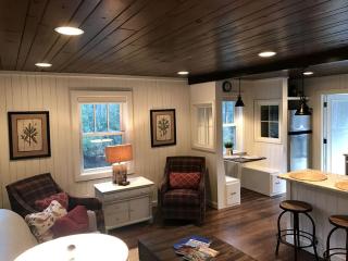 Lovely Cabin Rental with Spacious Backyard in Cashiers, North Carolina - Cashiers - 7