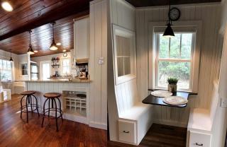 Lovely Cabin Rental with Spacious Backyard in Cashiers, North Carolina - Cashiers - 5