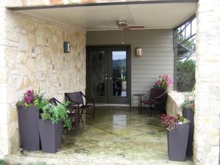 Pet-Friendly Cabin Rental for Two in Pipe Creek, Texas - Pipe Creek - 8