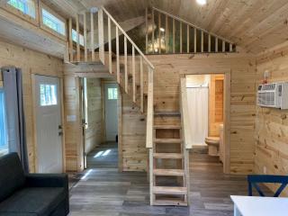 New Loft Cabin Fully Furnished with Picnic Space in Bayfield, Wisconsin - Bayfield - 0