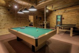 Breathtaking Smoky Mountains Cabin with Hot Tub in Maggie Valley, North Carolina - Maggie Valley - 6