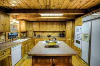 Breathtaking Smoky Mountains Cabin with Hot Tub in Maggie Valley, North Carolina - 8