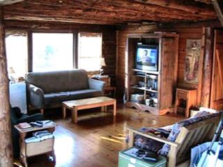 Two-Bedroom Log Cabin on the Shores of the Chesapeake Bay in Virginia - Onemo - 4