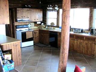 Two-Bedroom Log Cabin on the Shores of the Chesapeake Bay in Virginia - Onemo - 3