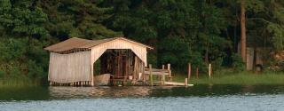 Two-Bedroom Log Cabin on the Shores of the Chesapeake Bay in Virginia - Onemo - 2