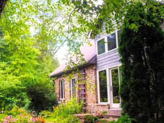 Romantic Mountain Vacation Rental with Breathtaking Views near Pittsburgh, Pennsylvania - - 9