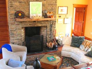 Romantic Mountain Vacation Rental with Breathtaking Views near Pittsburgh, Pennsylvania - - 8