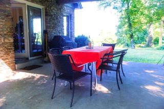 Romantic Mountain Vacation Rental with Breathtaking Views near Pittsburgh, Pennsylvania - - 7