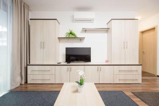 Modern City Hub Apartment with Terrace & Parking - Budapest - 1