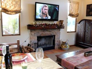 Romantic and Relaxing Villa Retreat with a Jacuzzi near Somis, California - Somis - 4