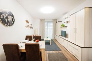 Modern City Hub Apartment with Terrace & Parking - Budapest - 3