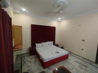 Hotel Crown Plaza, Near Karachi Airport, Darul sehat Hospital, Dow, Agha khan and Liaqat Hospital - 2