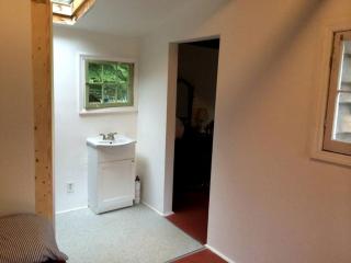 Cozy Getaway Cabin for Two near Esopus River in Shandaken, New York - Shandaken - 4