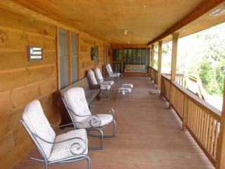 Large Camping Cabin with a Hot Tub near Beech Mountain, North Carolina - Elk Park - 2