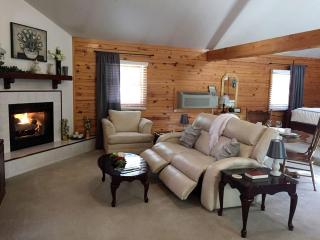 Romantic Couples' Cabin with a Gas Fireplace near Table Rock Lake, Missouri - Eureka Springs - 0