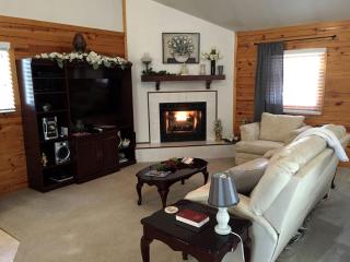 Romantic Couples' Cabin with a Gas Fireplace near Table Rock Lake, Missouri - Eureka Springs - 9