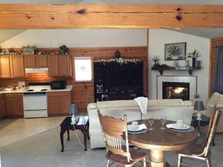 Romantic Couples' Cabin with a Gas Fireplace near Table Rock Lake, Missouri - Eureka Springs - 7