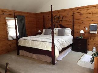 Romantic Couples' Cabin with a Gas Fireplace near Table Rock Lake, Missouri - Eureka Springs - 5
