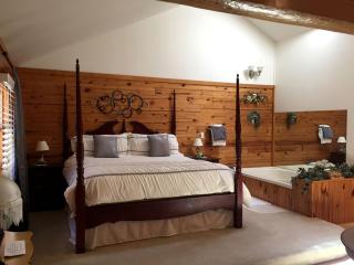 Romantic Couples' Cabin with a Gas Fireplace near Table Rock Lake, Missouri - Eureka Springs - 2