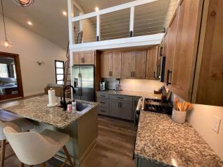 Lakefront Cabin with Two Decks and Back Yard in Tennessee - Tracy City - 2