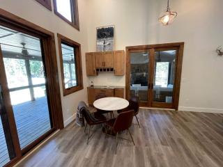 Lakefront Cabin with Two Decks and Back Yard in Tennessee - Tracy City - 1