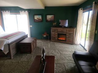 Spacious Bed and Breakfast Suite on Horse Farm for Unique Getaway in Oak Harbor, Washington - Oak Harbor - 0