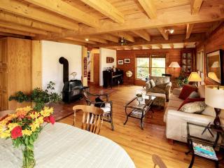 Luxury Log Cabin with 18 Acres of Countryside and Swimming Pond near Athens, Ohio - Athens - 9
