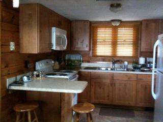 Idyllic Waterfront Log Cabin in Wayne County Overlooking Lake Wallenpaupack, Pennsylvania - Lakeville - 5