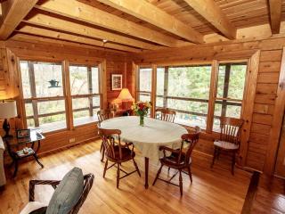 Luxury Log Cabin with 18 Acres of Countryside and Swimming Pond near Athens, Ohio - Athens - 5