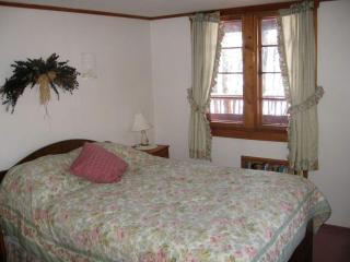 Idyllic Waterfront Log Cabin in Wayne County Overlooking Lake Wallenpaupack, Pennsylvania - Lakeville - 2