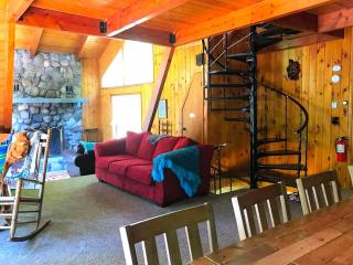 Dog-Friendly Chalet Rental near Whiteface Mountain and Lake Placid, New York - Jay - 3